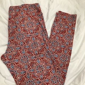 Pretty LuLaRoe TC Leggings Hardly Worn So Soft!